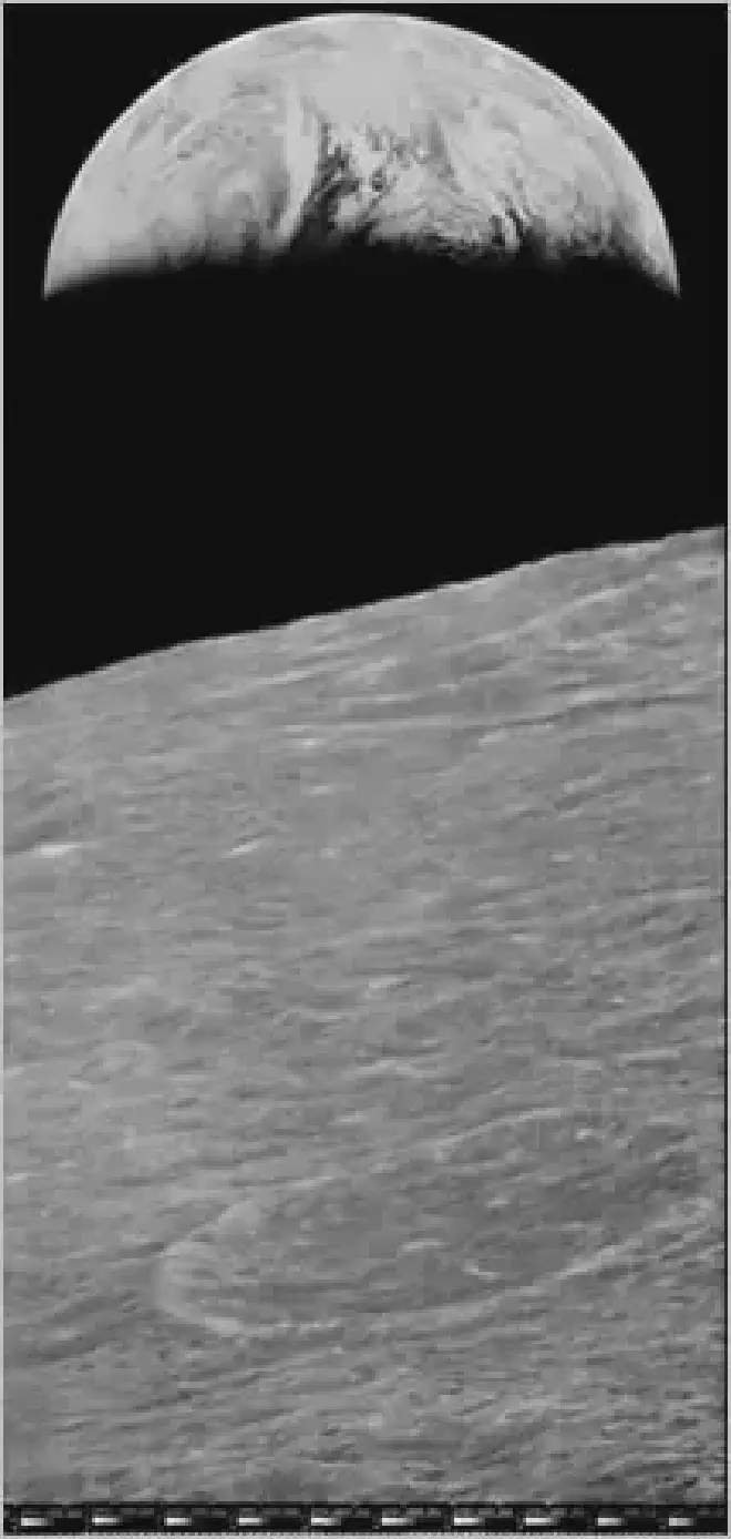 Imagen -reprocesada- de la Tierra tomada desde Lunar Orbiter 1 en 1966