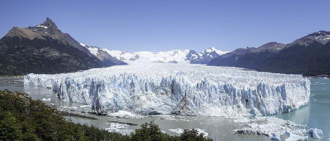 Panorámica del Glaciar Perito Moreno, en una imagen tomada el 10 de enero de 2023. Crédito de la imagen, publicada en la Wikipedia en español: Fernando. Licencia Creative Commons Attribution-Share Alike 4.0 International