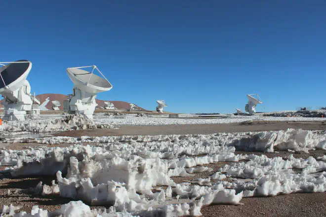 Imagen del radiotelescopio ALMA, en San Pedro de Atacama. Imagen de Gi González Carrasco