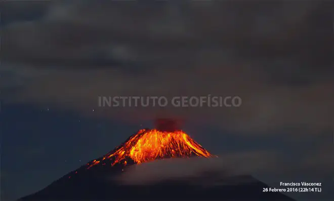 Bloques incandescentes descendieron un kilómetro por los flancos del Tungurahua