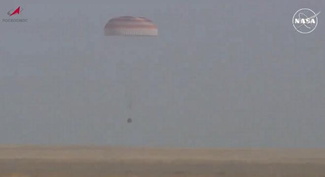 La astronauta Jeanette Epps, y una imagen con la Tierra a sus espaldas, desde la Cúpula de la Estación Espacial