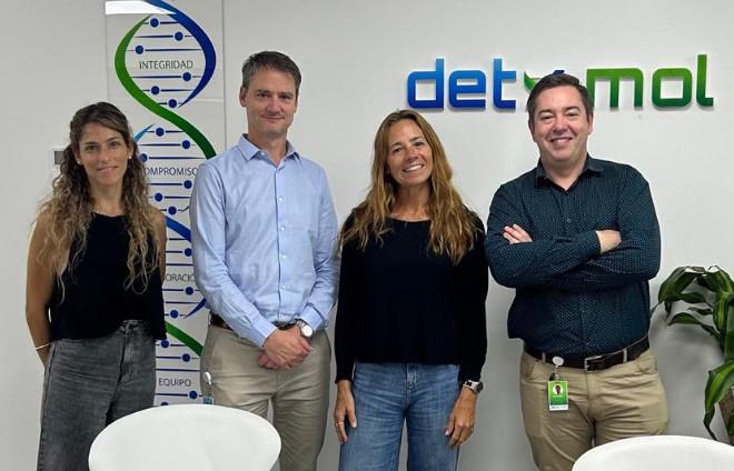 De izquierda a derecha, María Belén Pisano (Subdirectora del Inviv), Diego Chouhy (Dirección de investigación, desarrollo e innovación – DETx MOL), Viviana Ré (directora del Inviv) y Germán Perez (Dirección técnica / Área de gestión de proyectos – DETx MOL)