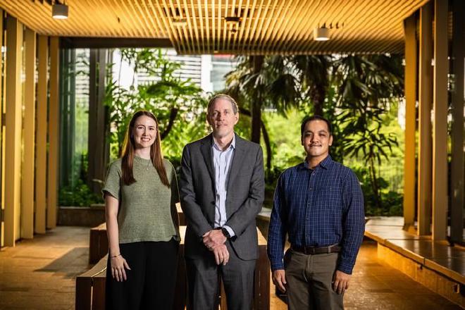 Madeline Smith, Ian O’Hara y Jerome Ramírez. Credit: QUT