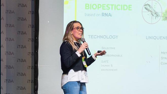 María José Blariza, investigadora del CONICET en el IBS, es una de las integrantes del equipo que desarrolla el biopesticida. Imagen: Gentileza investigadores
