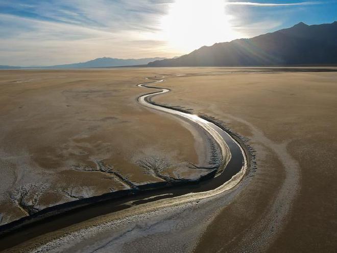 A view of seasonal flow in Shoshone Creek – an unvegetated meandering stream in Nevada. (Image credit: M. Hasson and M. Lapôtre)