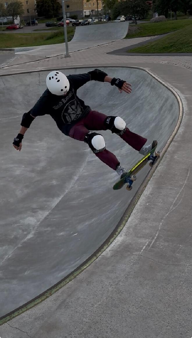 Gerhard Andersson practicando skate en el verano de 2025. Crédito de la imagen: Gerhard Andersson