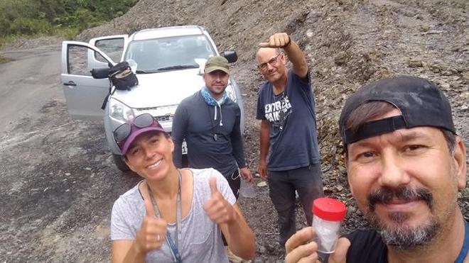 From left to right, Mónica Morayma Solórzano-Kraemer (Senckenberg Natural History Museum Frankfurt, Germany), Edwin Cadena (University of Rosario, Colombia), Xavier Delclòs (University of Barcelona) and Enrique Peñalver (Spanish Geological and Miner Institute National Center, IGME-CSIC). Image credit: University of Barcelona