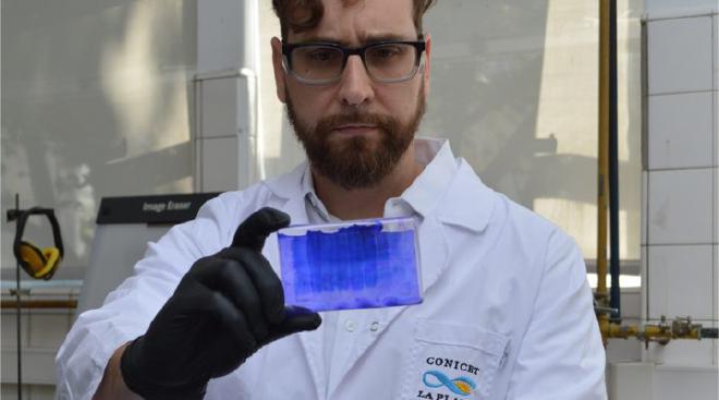 Ivo Díaz Ludovico in the INIBIOLP laboratory, where the idea of ​​​​searching for the failure at the level of the protein structure was conceived. Image credit: CONICET Photography/ Rayelen Baridon