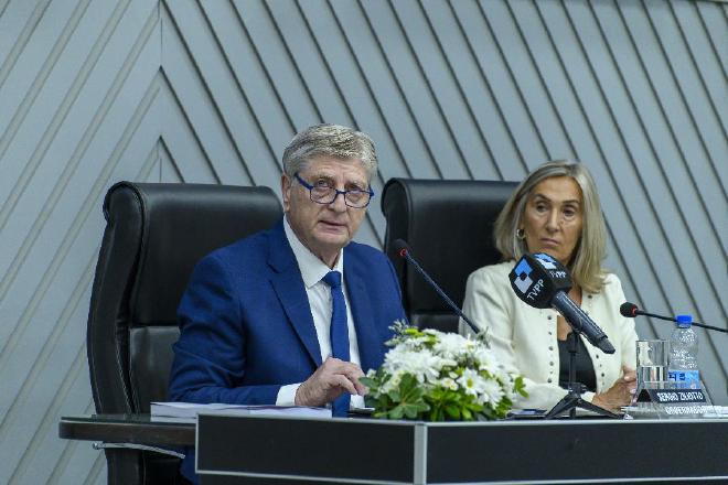 Governor Sergio Ziliotto and the vice governor during the annual address to the provincial Legislature. Image credit: Provincial News Agency