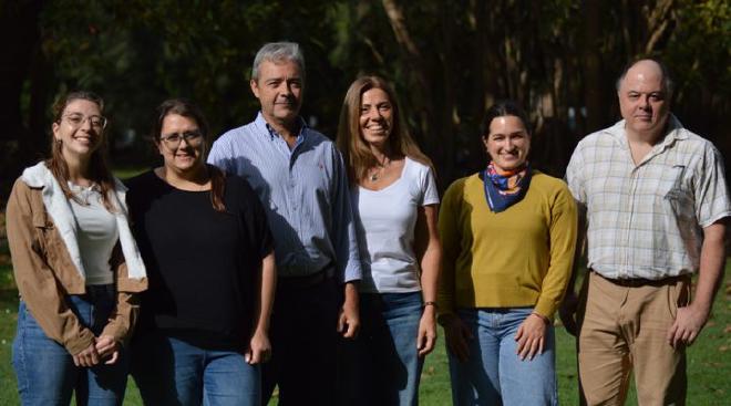 El equipo de investigadores: (de izquierda a derecha) Eugenia Tanco, Malena Ferreyra Compagnucci, Martín Rumbo, Graciela Garrote, María Dolores Pendón y Sebastián Cavalitto. Crédito de la imagen: CONICET Fotografía/Rayelen Baridon