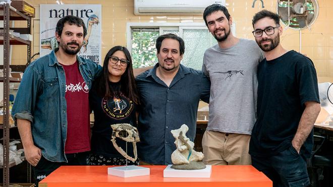 Parte del equipo que protagonizó el hallazgo y la descripción del fósil. Foto: gentileza investigadores.