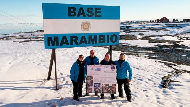 Llegada a la Base Marambio para comenzar a instalar el laboratorio y calibrar el detector de partículas.