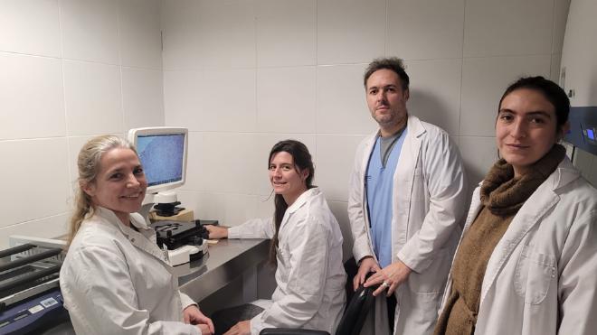 Flavia Michelini, María Ximena Guerbi, Esteban Vogel, and Rocío Comito, part of the research team. Photo: CONICET Photography/R. Baridón.
