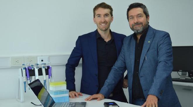 Esteban Piccinini y Omar Azzaroni, investigadores del INIFTA y responsables científicos del estudio.