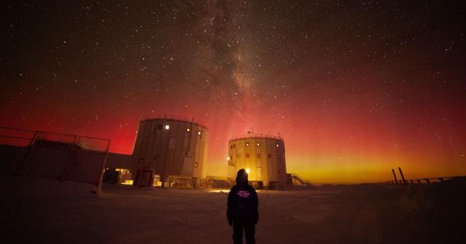 Jessica Studer, la Estación Concordia, las auroras australes, y la Vía Láctea: Crédito de la imagen: ESA/IPEV/PNRA-J. Studer