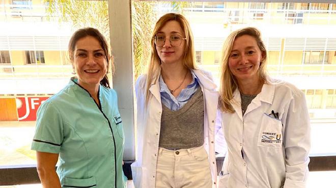 De izquierda a derecha, doctora Margarita M. Vallejos, la estudiante Erica Spinnenhirn y la co directora del proyecto, doctora María Victoria Traffano Schiffo.