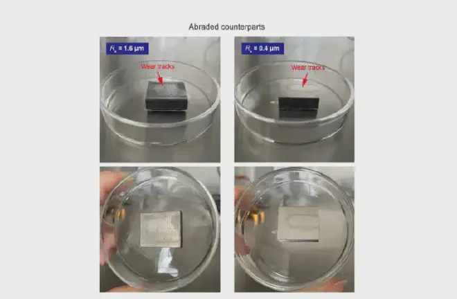 Fotografías de las contrapartes metálicas después de frotarlas con esponjas