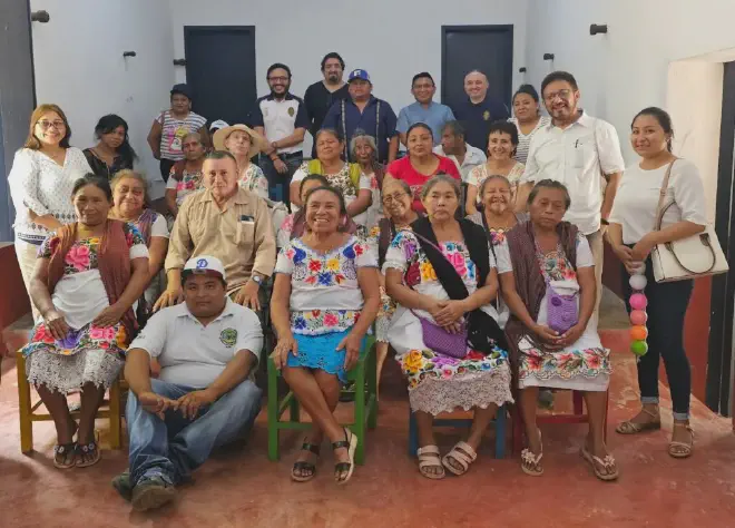 Integrantes de la comunidad de Tixcacaltuyub