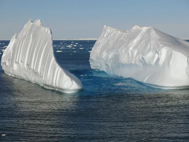 La imagen capta el accionar de corrientes más cálidas que causan el derretimiento de hielo antártico