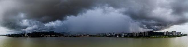 Precipitación de Cumulonimbus arcus