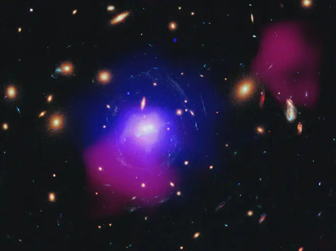 SDSS J1531+3414. Crédito de la imagen: Credit: NASA/CXC/M. Weiss