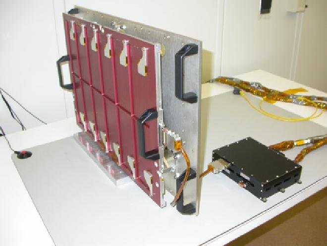 El instrumento de medición de polvo fabricado por estudiantes, por antes de ser instalado en la sonda espacial New Horizons